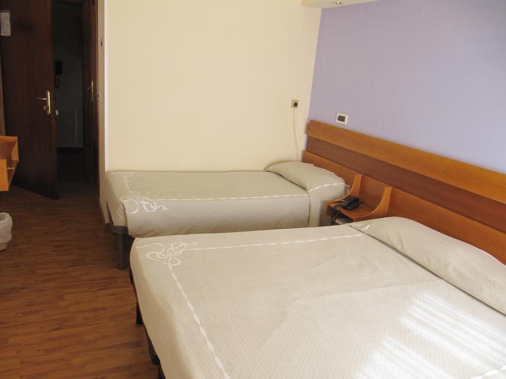Hotel Sirena Σενιγκάλια Δωμάτιο φωτογραφία