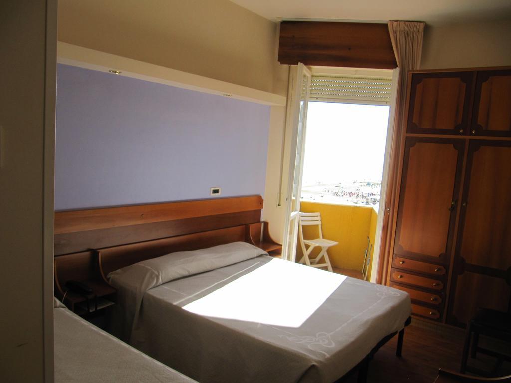 Hotel Sirena Σενιγκάλια Δωμάτιο φωτογραφία