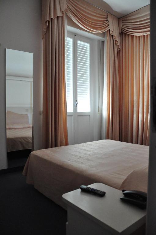 Hotel Sirena Σενιγκάλια Δωμάτιο φωτογραφία